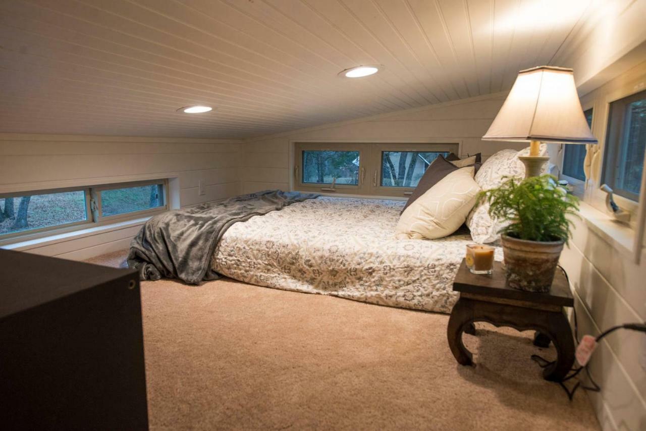 Montana Escape Elegant Tiny House In Waco Near Magnolia Villa Exterior photo