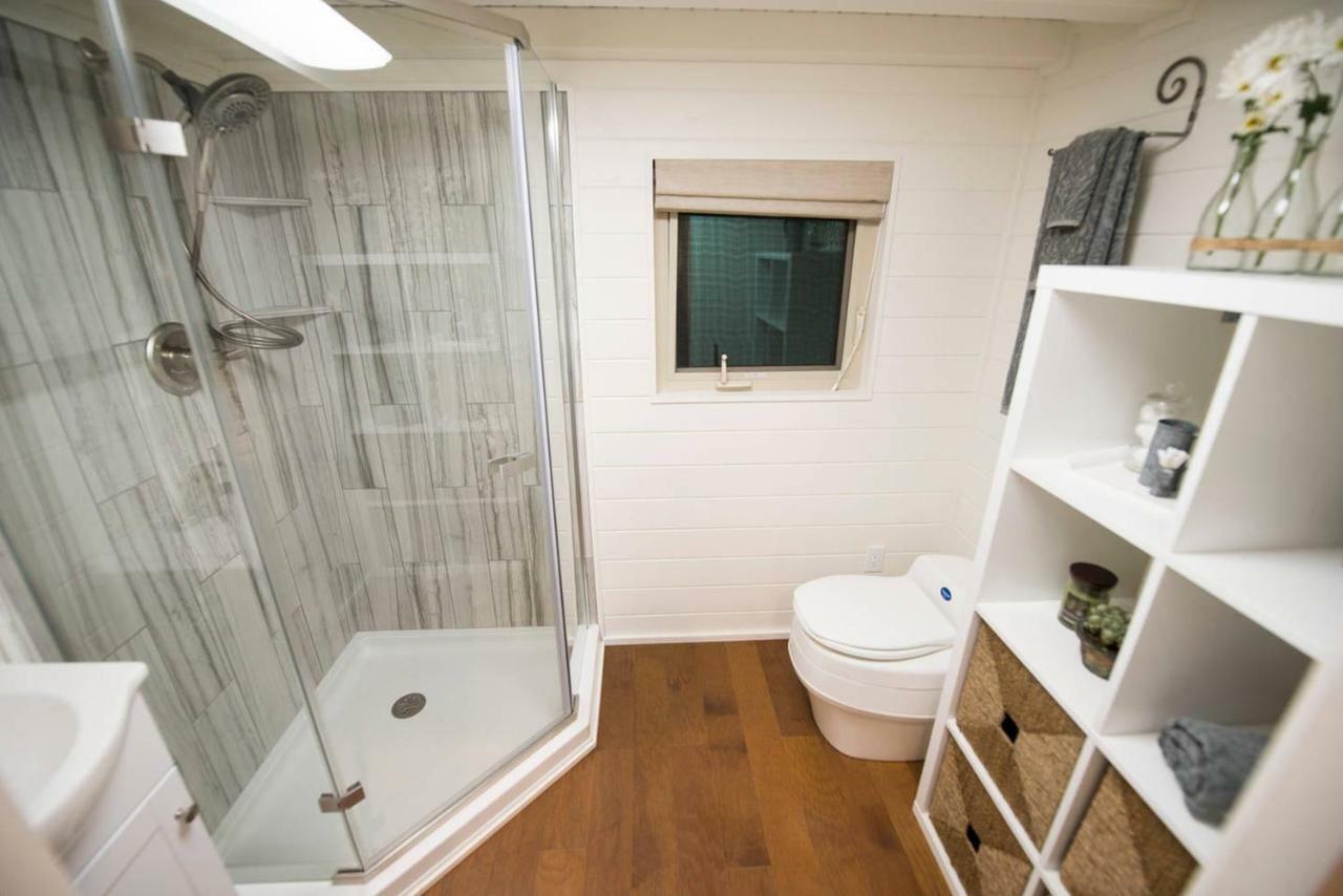 Montana Escape Elegant Tiny House In Waco Near Magnolia Villa Exterior photo