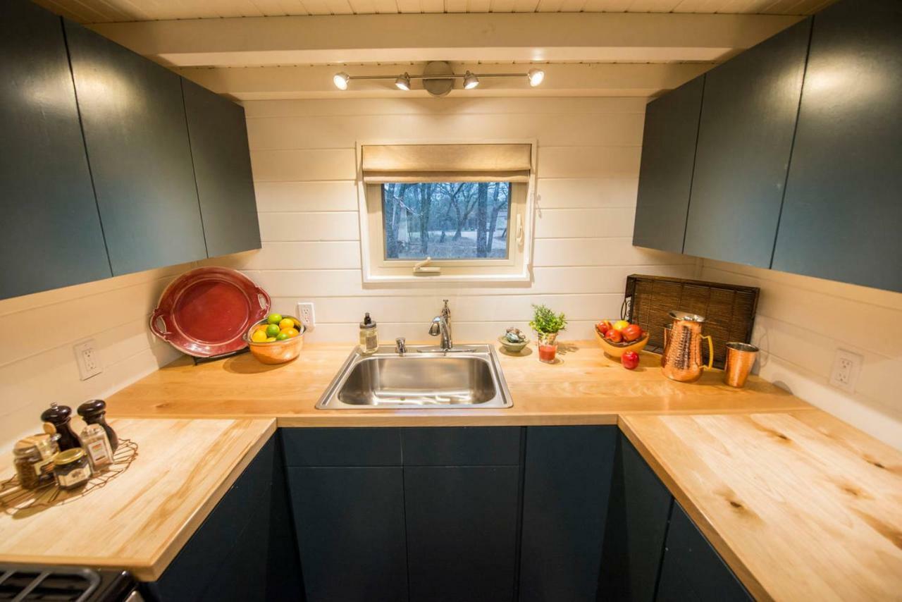 Montana Escape Elegant Tiny House In Waco Near Magnolia Villa Exterior photo