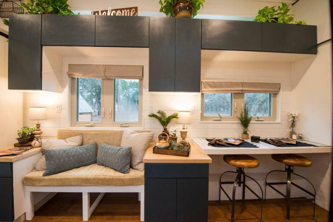 Montana Escape Elegant Tiny House In Waco Near Magnolia Villa Exterior photo