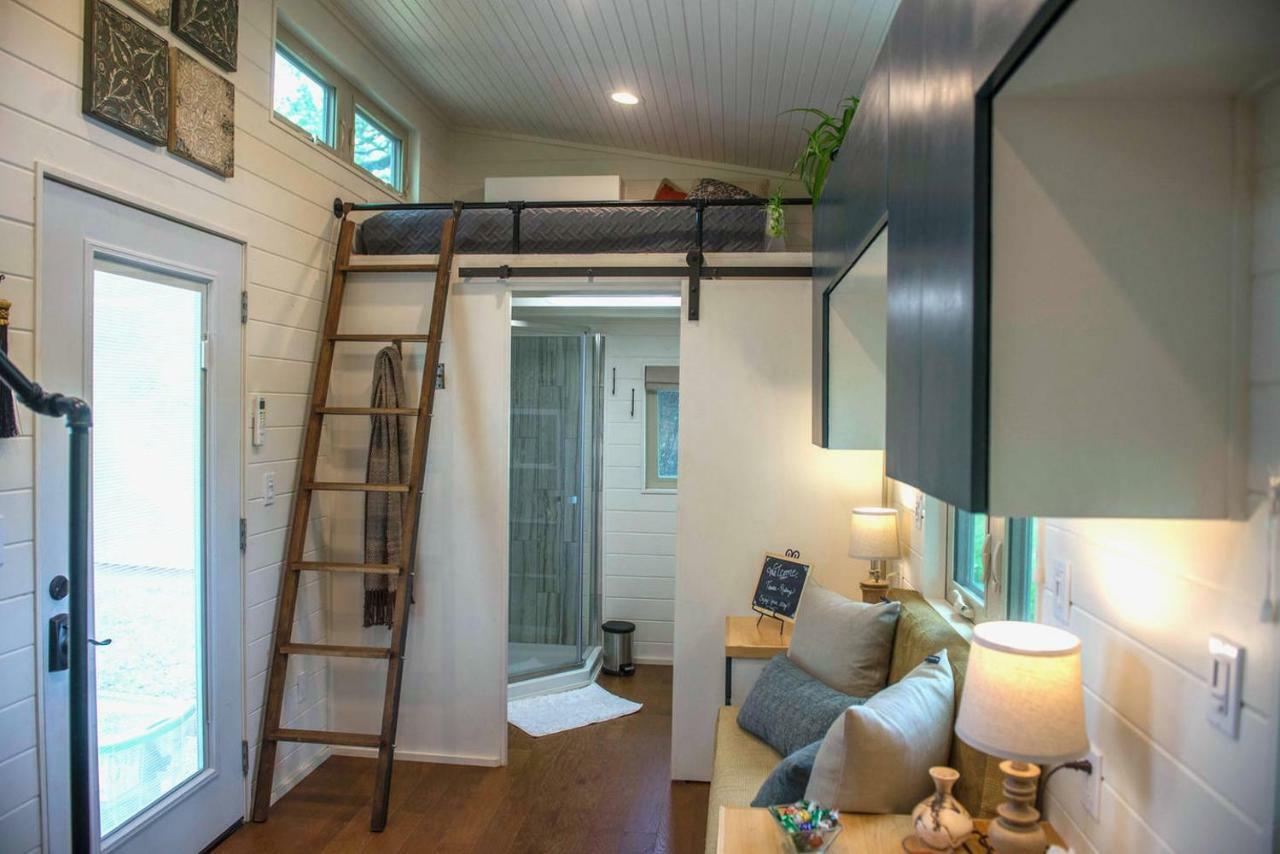 Montana Escape Elegant Tiny House In Waco Near Magnolia Villa Exterior photo